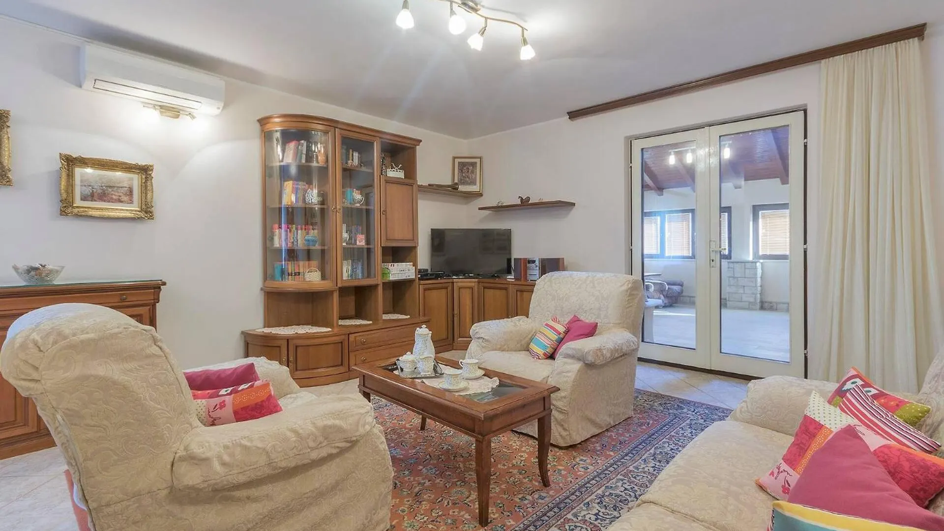Modern, Affordable And Nicely Decorated - Paradise Pula 0*,  Croatia