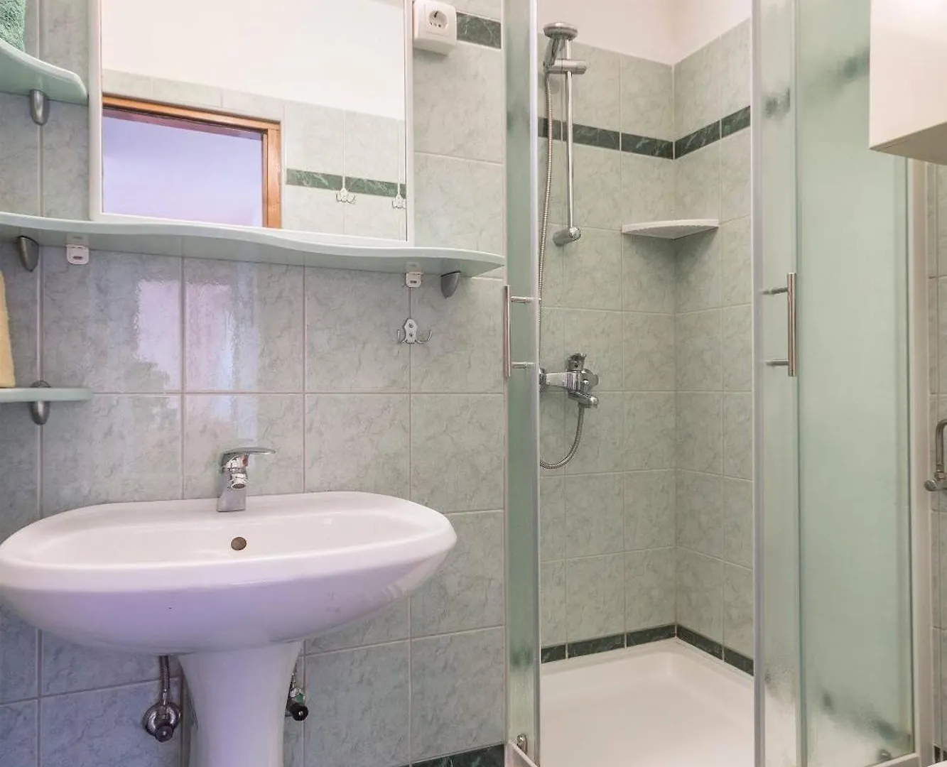 Modern, Affordable And Nicely Decorated - Paradise Pula Guest house