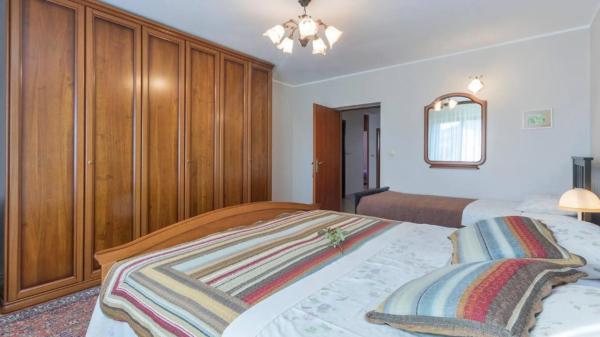 Modern, Affordable And Nicely Decorated - Paradise Pula Guest house