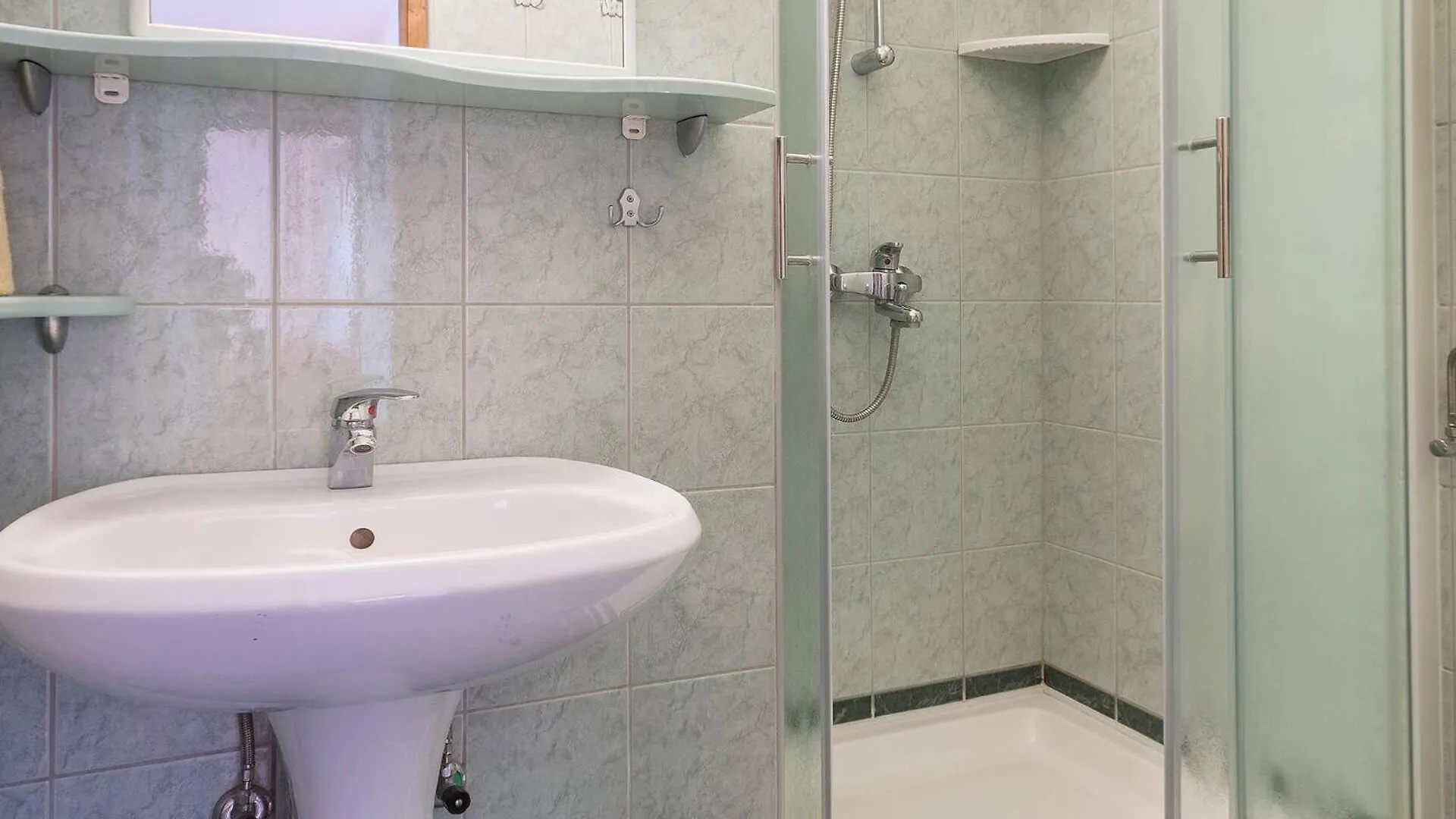 Modern, Affordable And Nicely Decorated - Paradise Pula