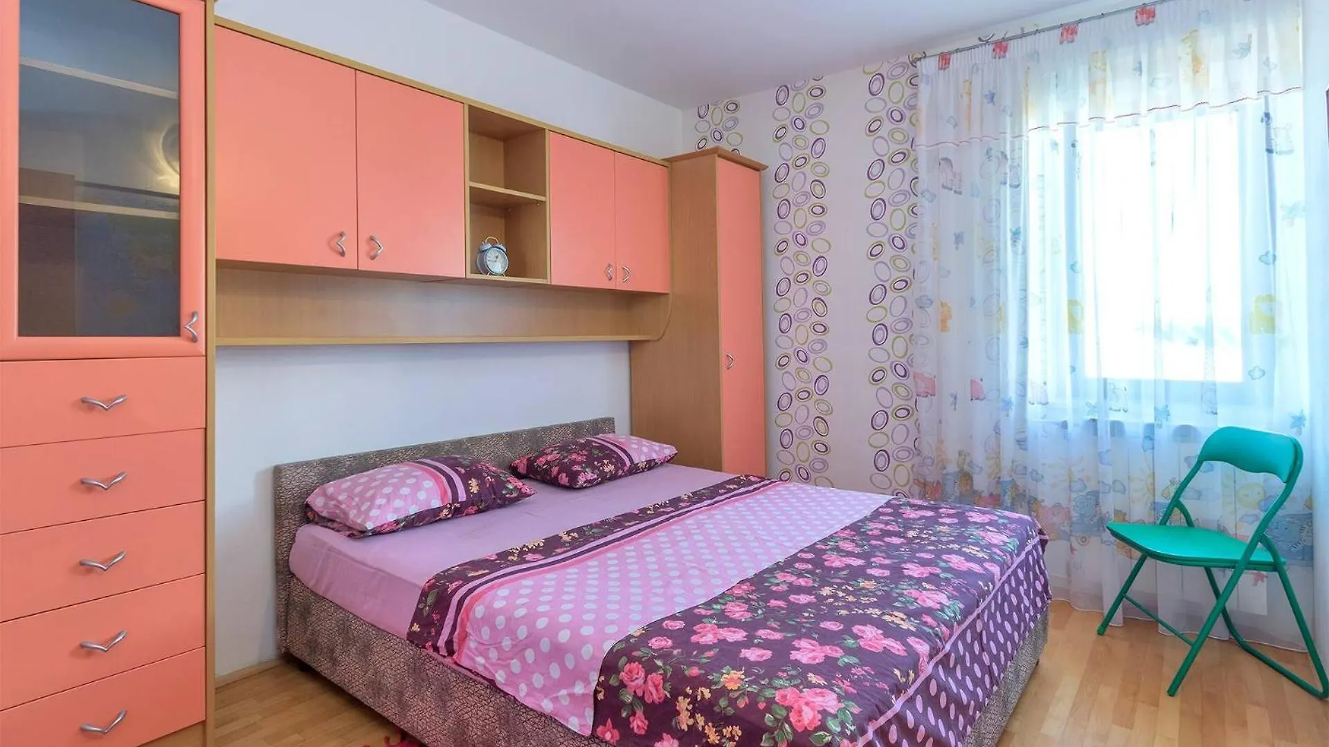 Modern, Affordable And Nicely Decorated - Paradise Pula Pensión