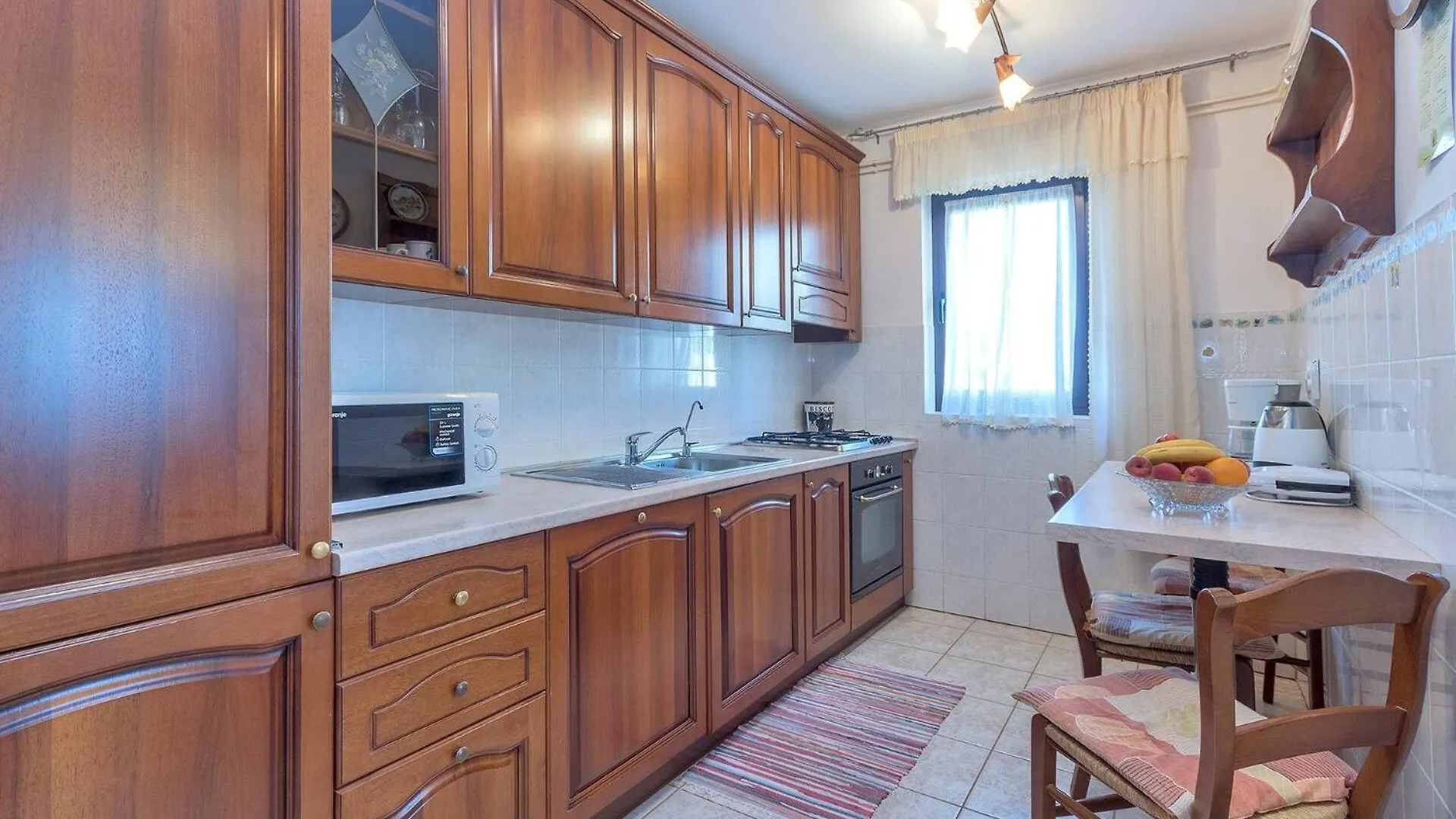 Modern, Affordable And Nicely Decorated - Paradise Pula