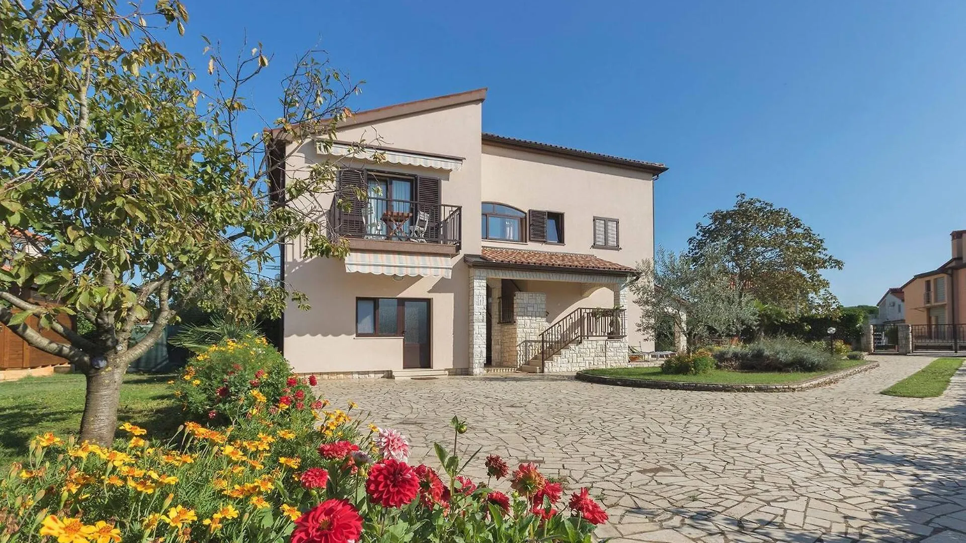 Modern, Affordable And Nicely Decorated - Paradise Pula Guest house